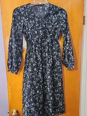 DASY Women’s Black Floral Long-Sleeve Midi Dress